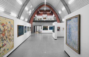 Innenraumansicht Parabel, Ausstellung,  Gemälde