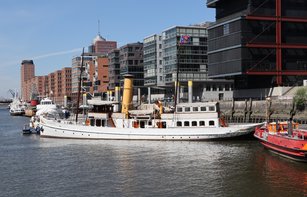 Dampfschiff SCHAARHÖRN im Traditionsschiffhafen Sandtorhafen