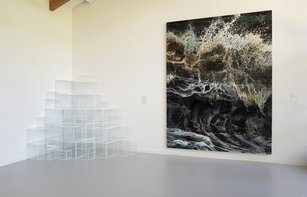 Raumansicht der Ausstellung What Paradise!? mit Werken von Terence Koh und Dimitris Tzamouranis.